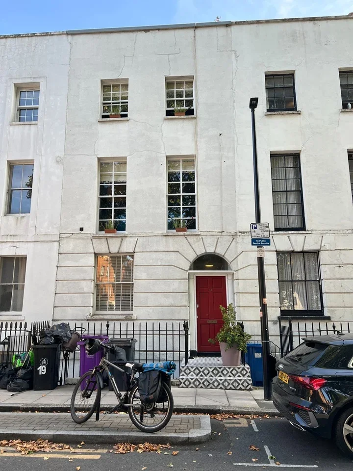 Flat Ford Square in Greater London
