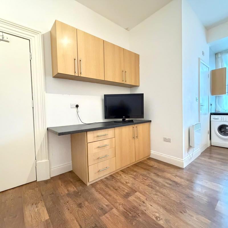 Flat Quex Road in London