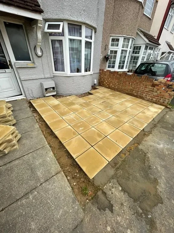 Room Sunningdale Avenue in Greater London