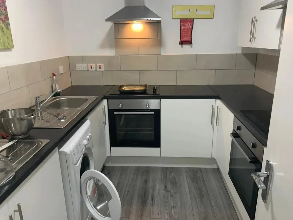 Room Sunningdale Avenue in Greater London