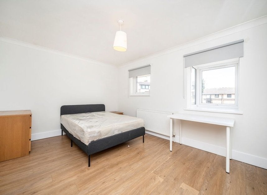 House Barnfield Place in Greater London