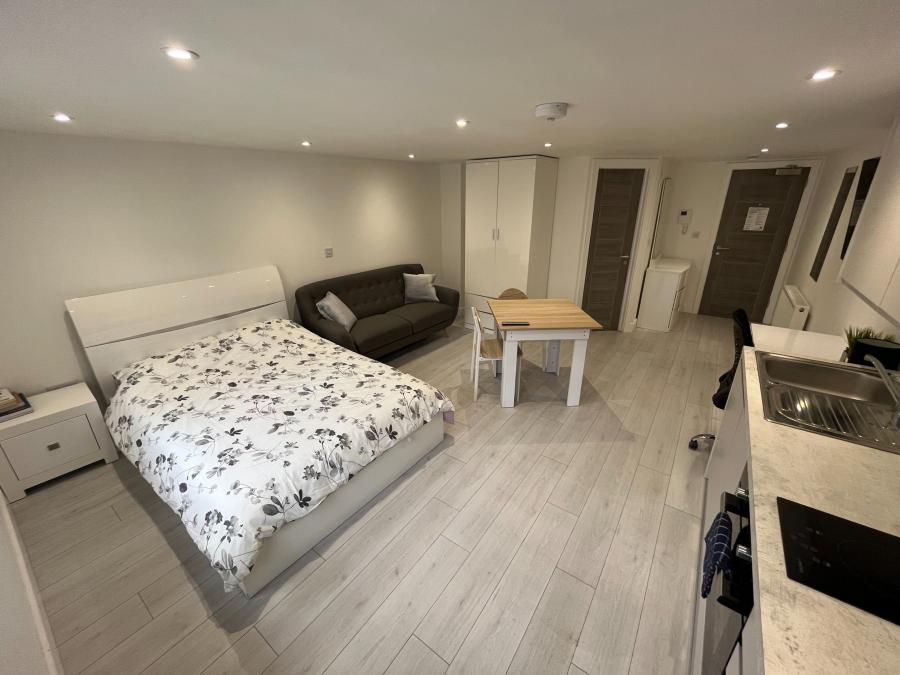 Flat Millstone Lane in Leicester