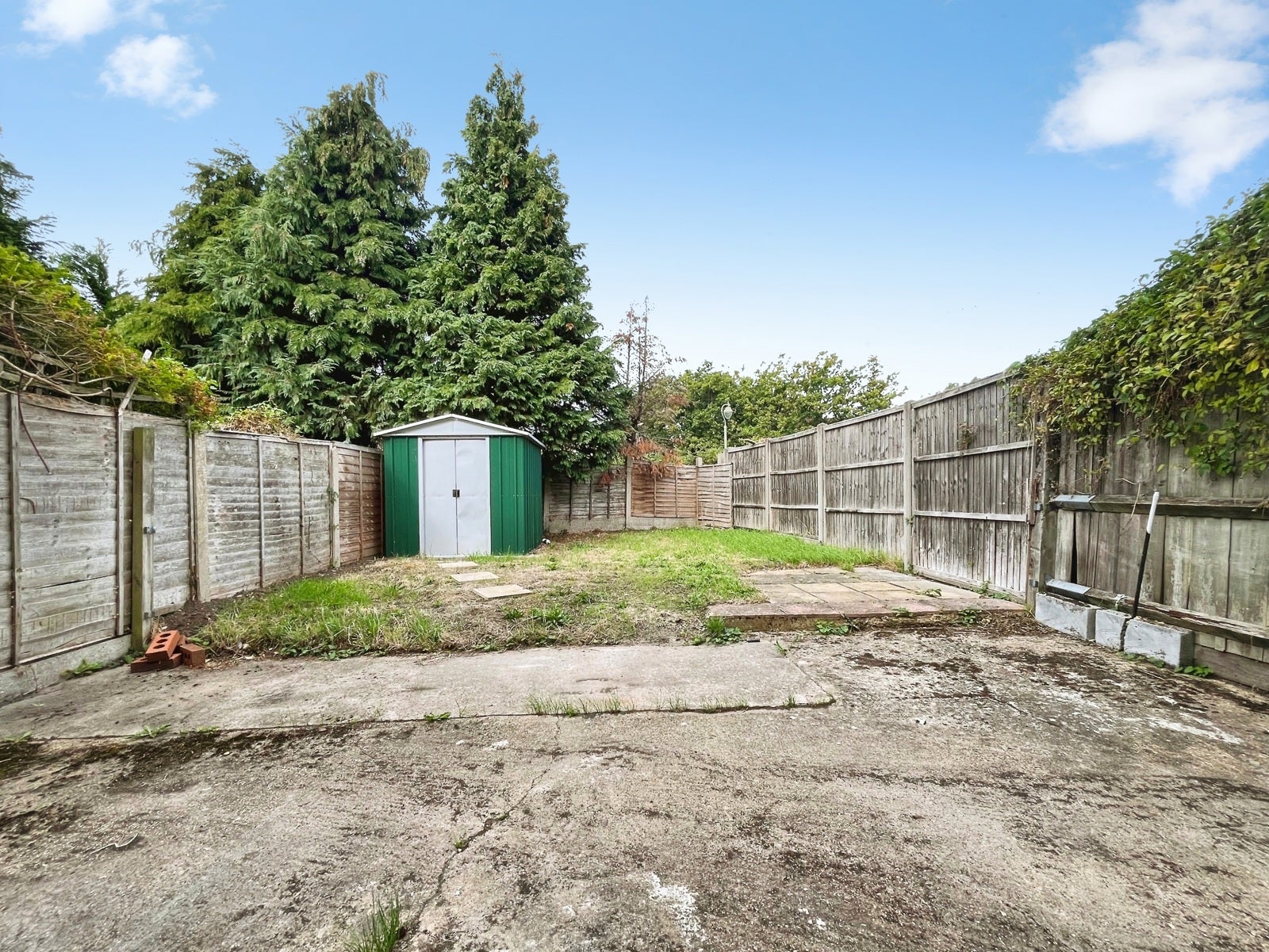 Room Bond Street in Borough of Runnymede