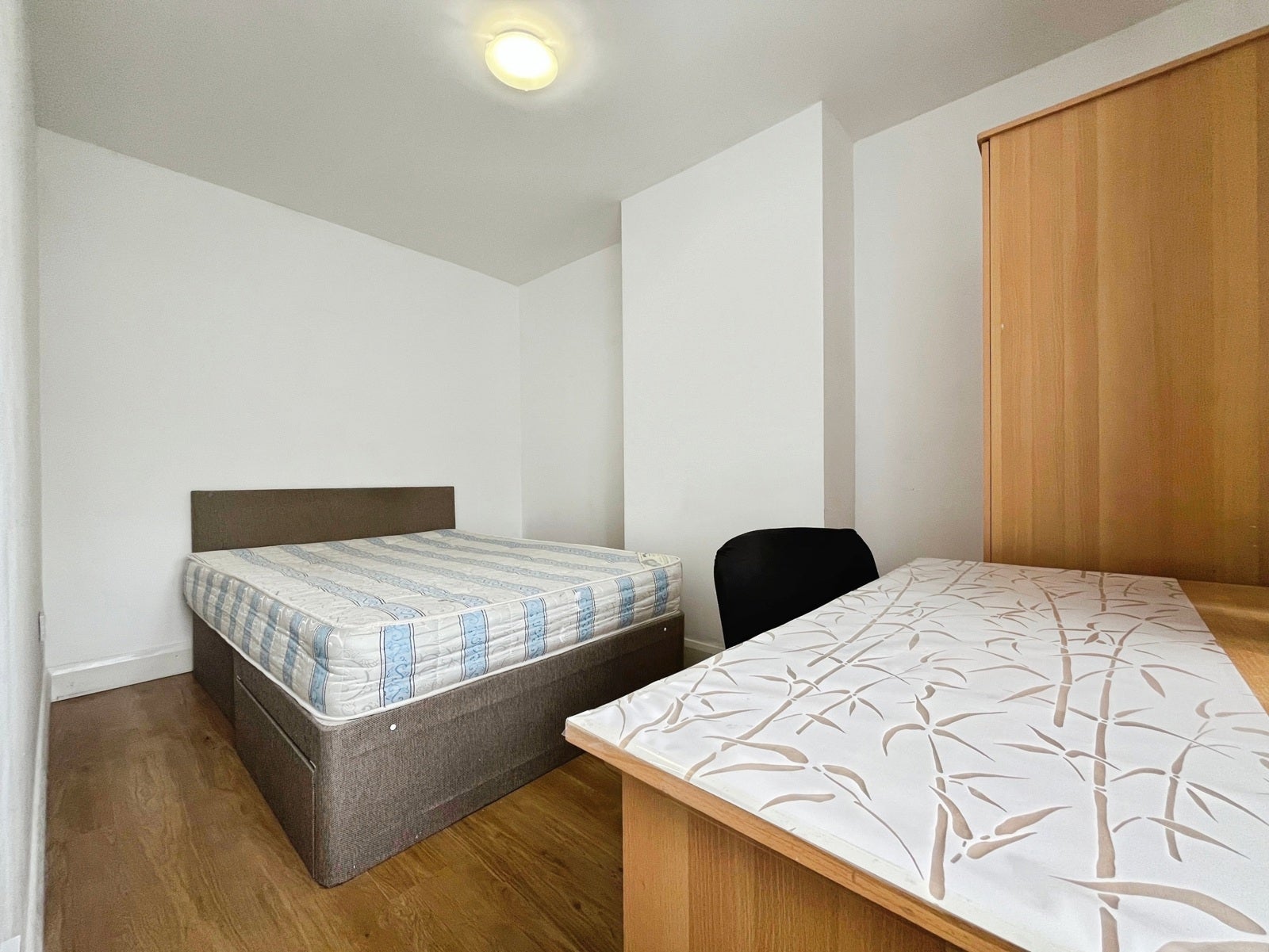 Room Bond Street in Borough of Runnymede