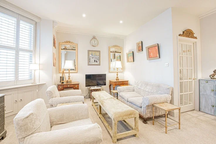 Flat Cornwall Gardens in Greater London