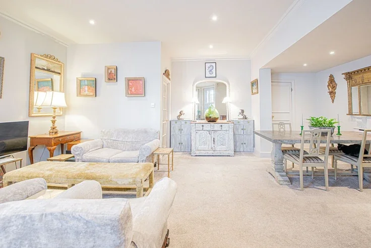 Flat Cornwall Gardens in Greater London