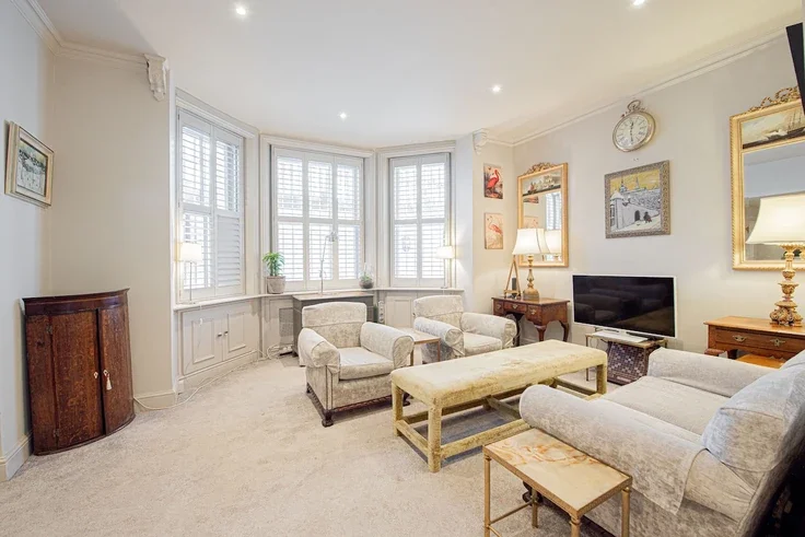 Flat Cornwall Gardens in Greater London