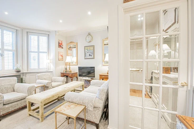 Flat Cornwall Gardens in Greater London
