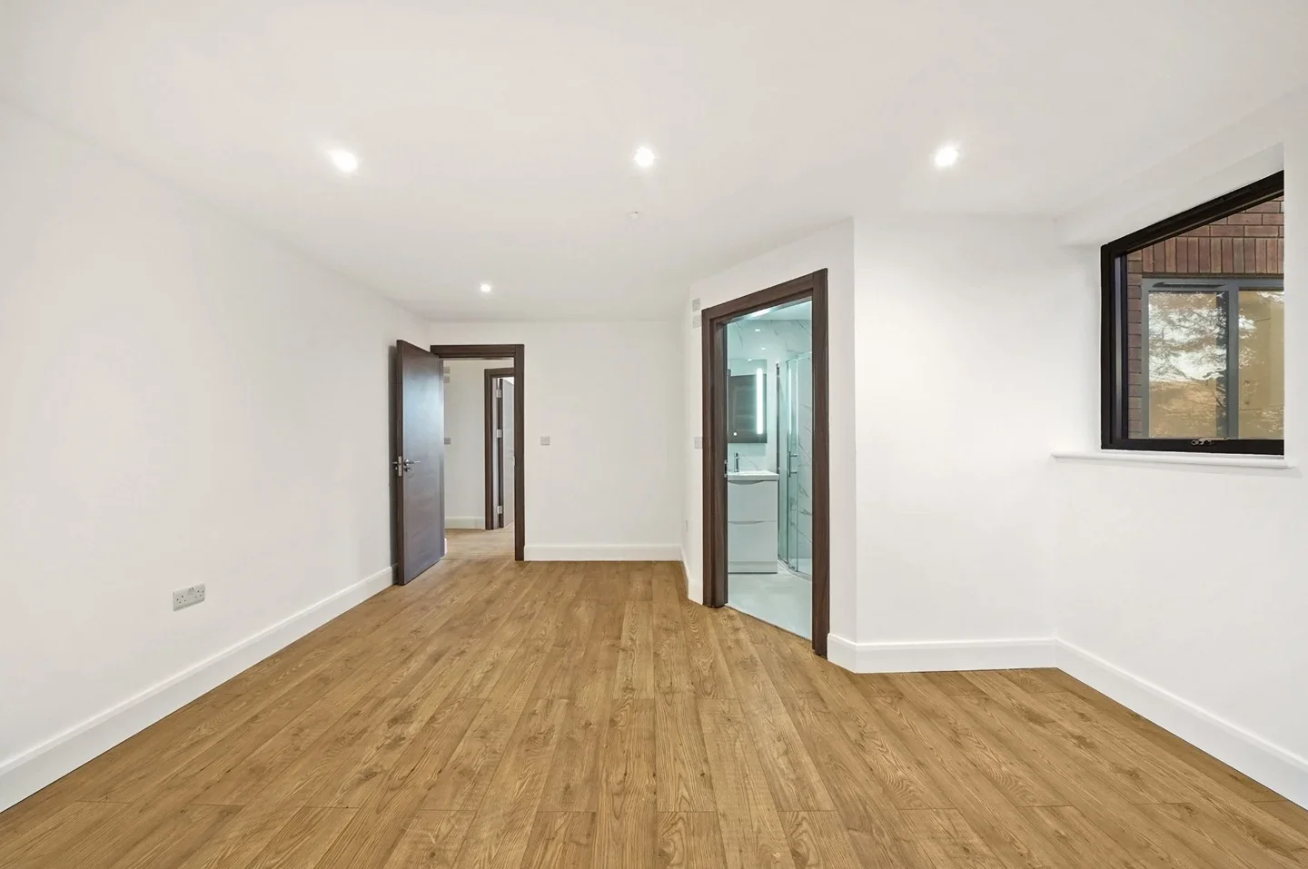 Flat Bushey Grove Road in Hertsmere