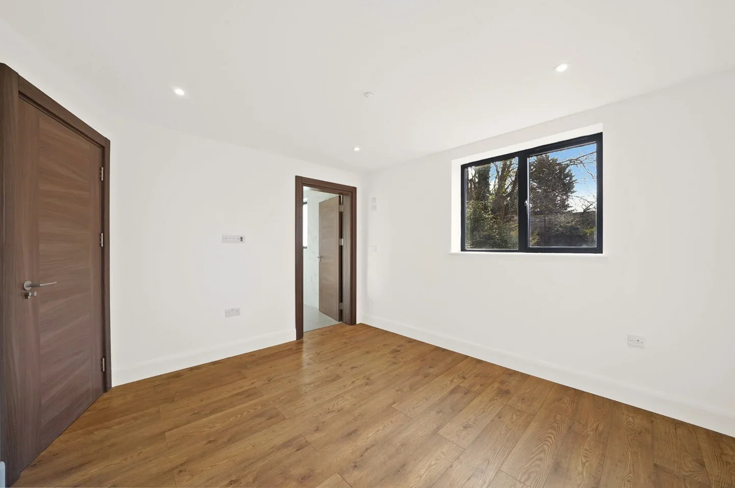 Flat Bushey Grove Road in Hertsmere