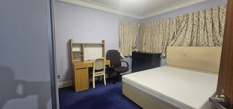 Room Uxendon Crescent in Greater London