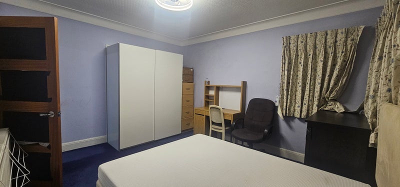 Room Uxendon Crescent in Greater London