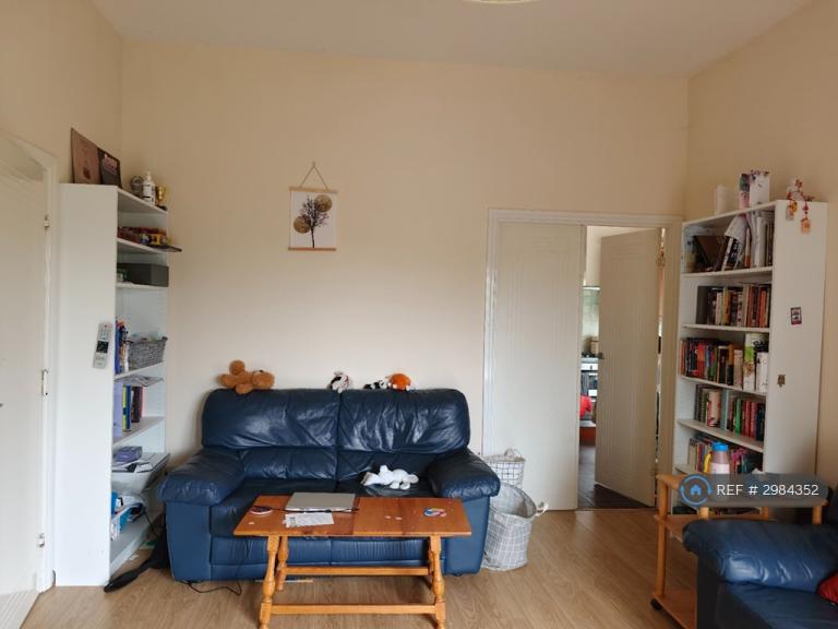 Flat Cask Crescent in Stirling