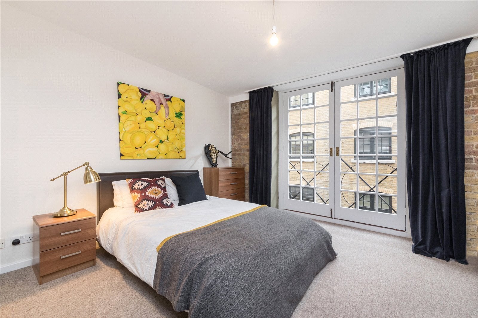 Flat Courage Yard in Greater London