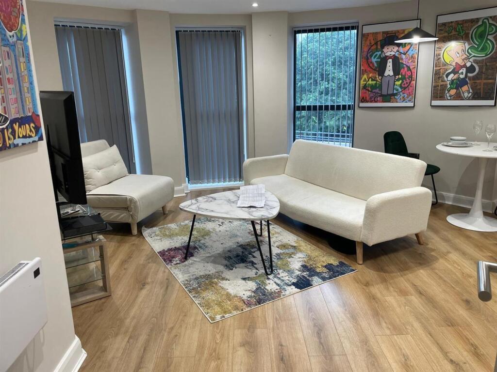 Flat Hackbridge Road in Greater London