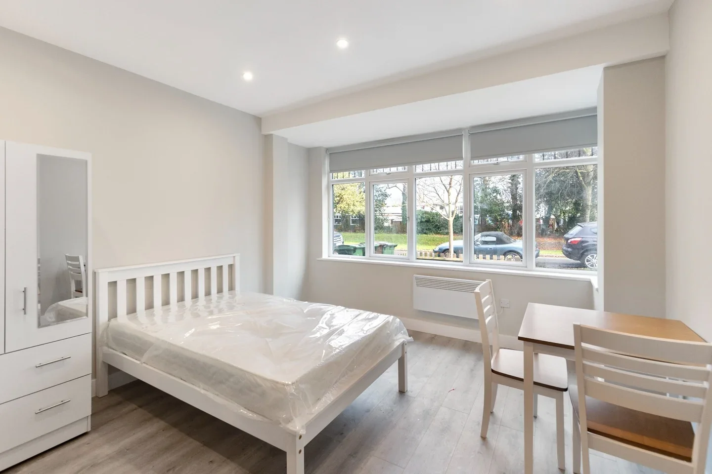 Flat Talbot Road in Greater London