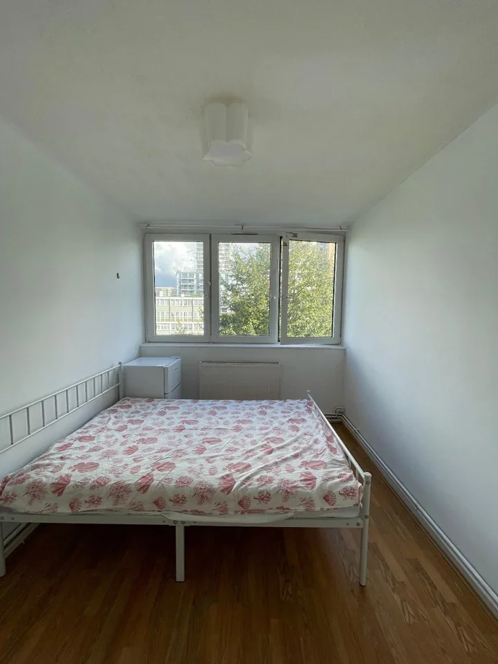 Room Giraud Street in Greater London