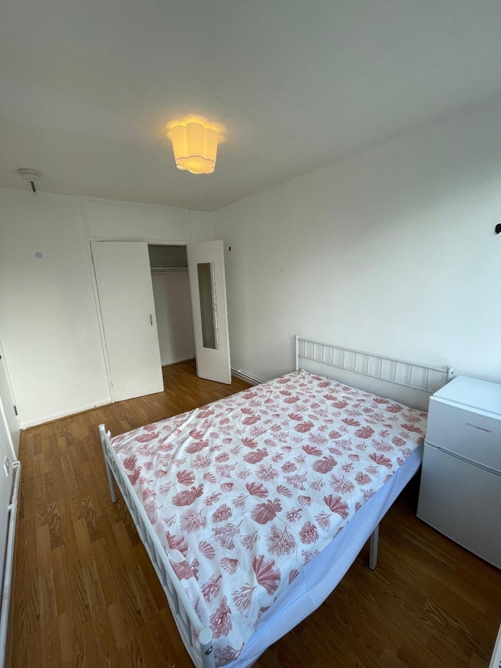Room Giraud Street in Greater London