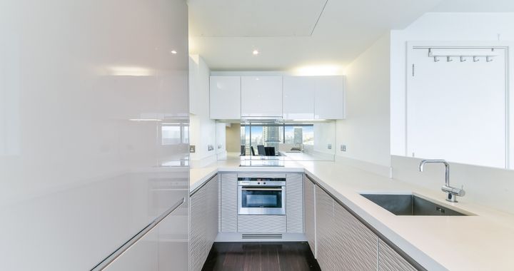 Flat Pan Peninsula Square in Greater London