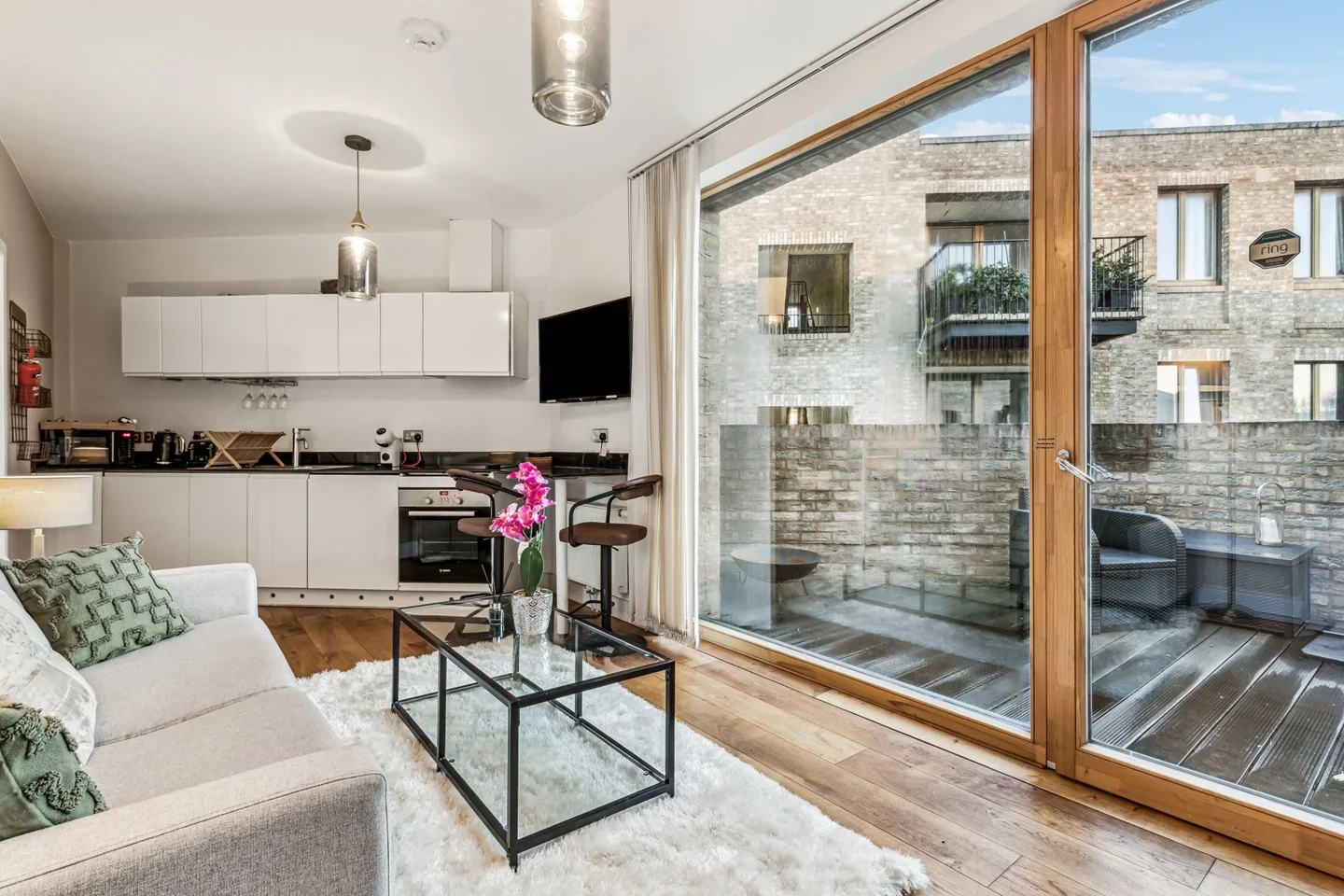 Flat Shalfleet Drive in Greater London