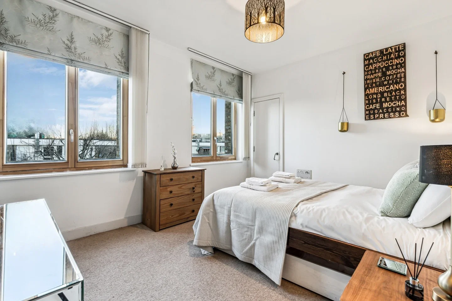 Flat Shalfleet Drive in Greater London