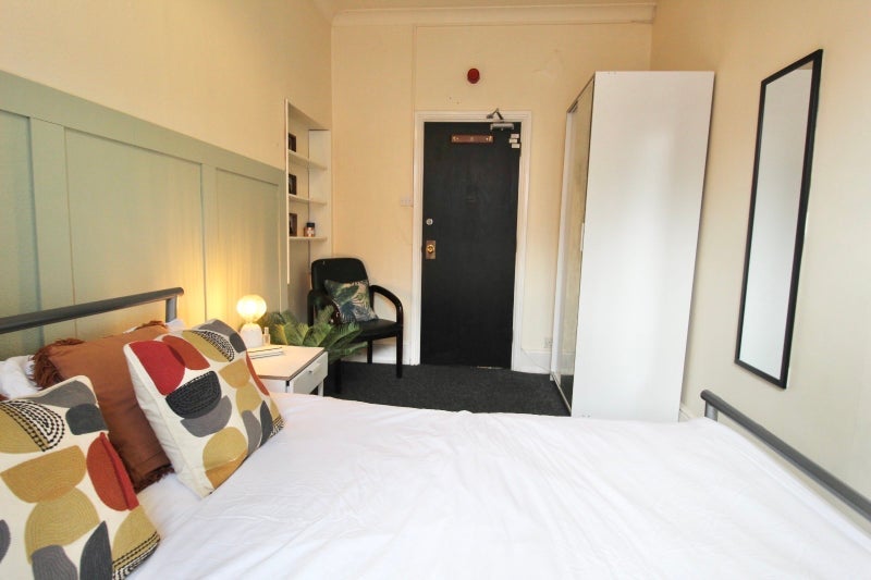 Room Mansfield Road in Nottingham