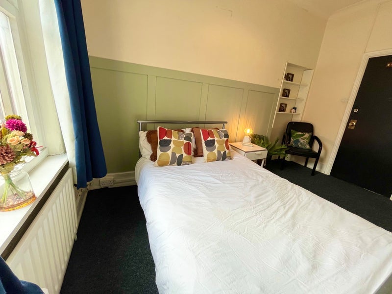 Room Mansfield Road in Nottingham