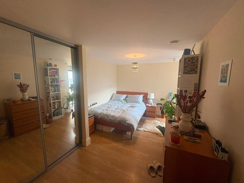Flat Spa Road in Greater London