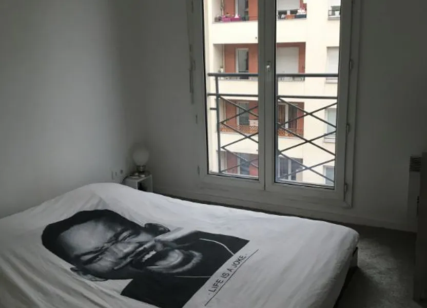 Flat Rue René Jacques in Issy-les-Moulineaux
