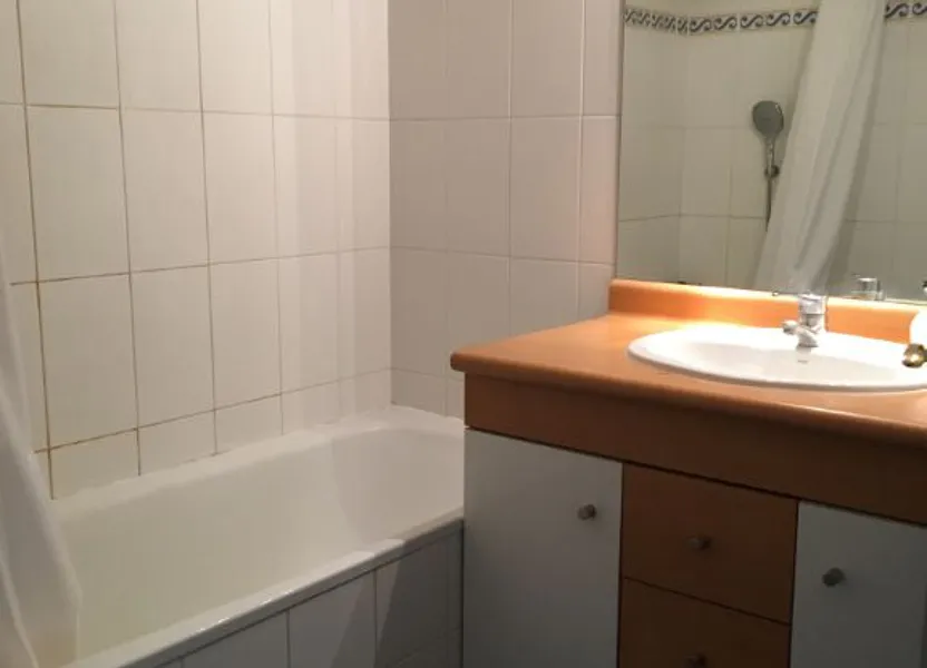 Flat Rue René Jacques in Issy-les-Moulineaux
