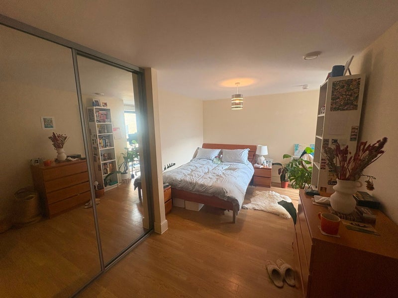 Room Spa Road in Greater London