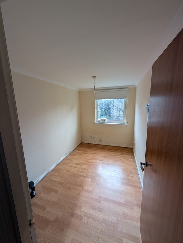 Flat Pirrie Street in City of Edinburgh