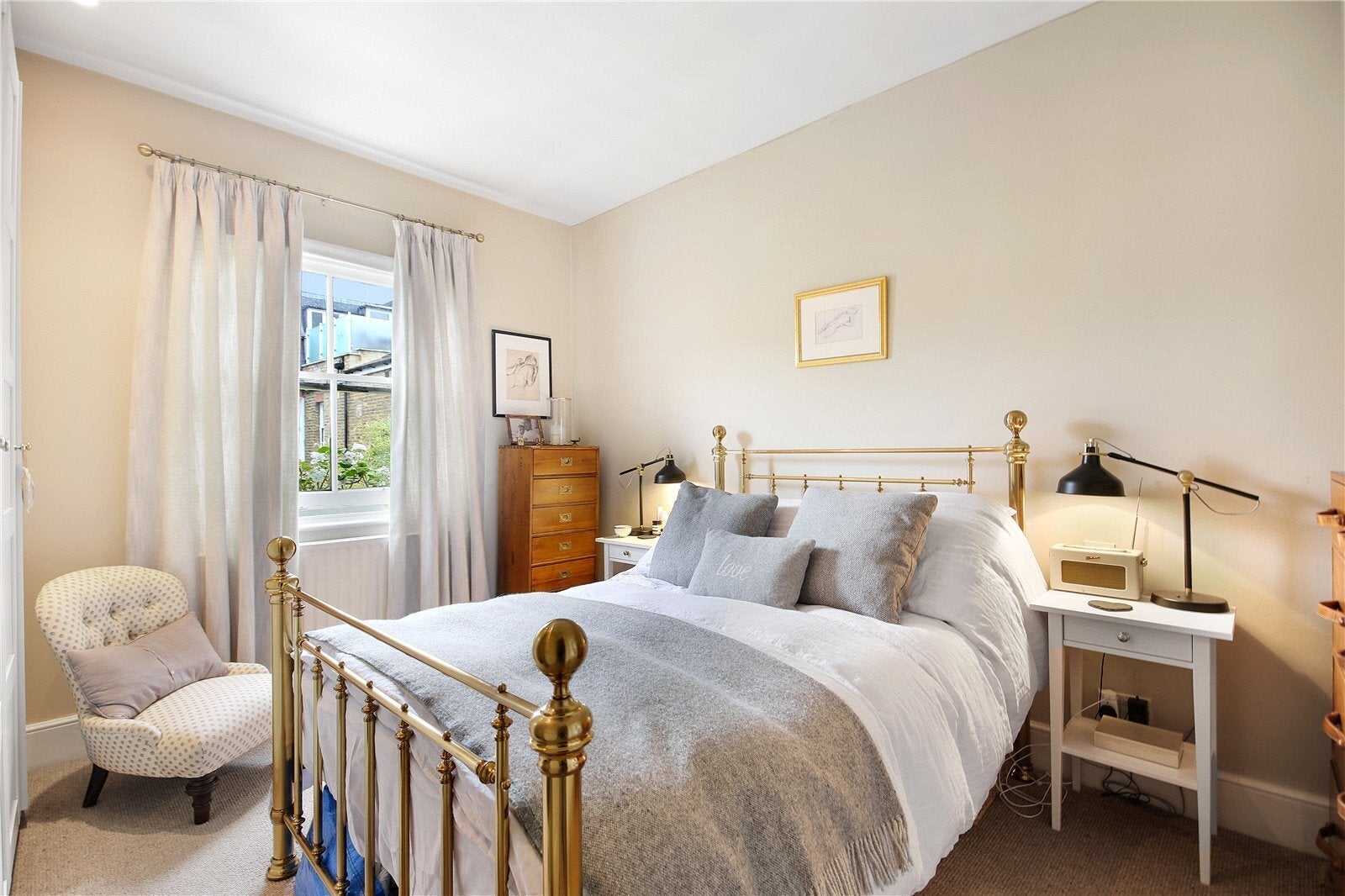 Flat Rowallan Road in Greater London
