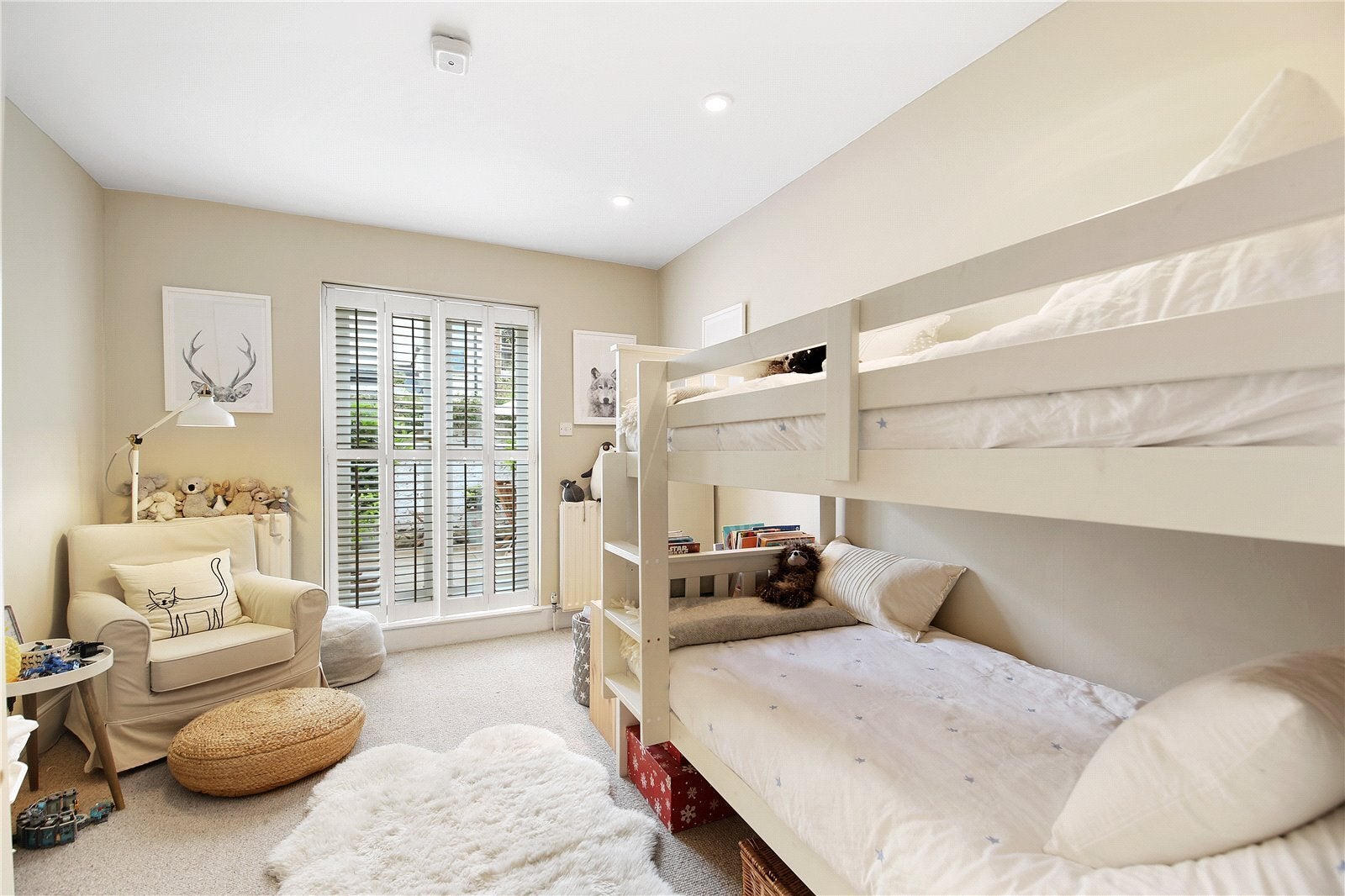 Flat Rowallan Road in Greater London