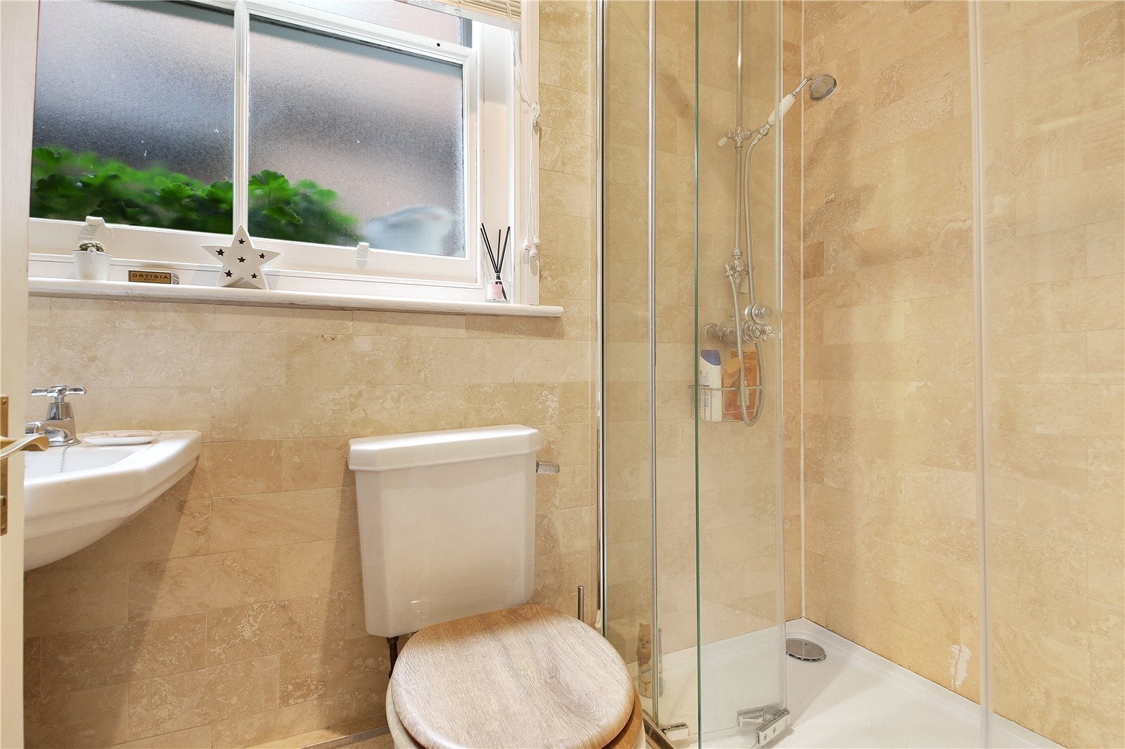 Flat Rowallan Road in Greater London