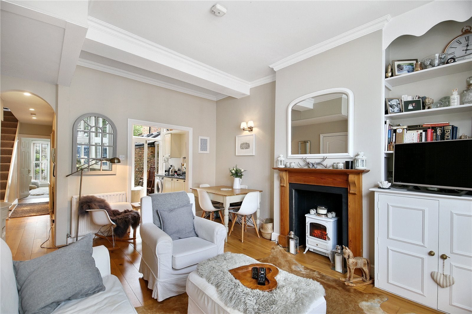 Flat Rowallan Road in Greater London