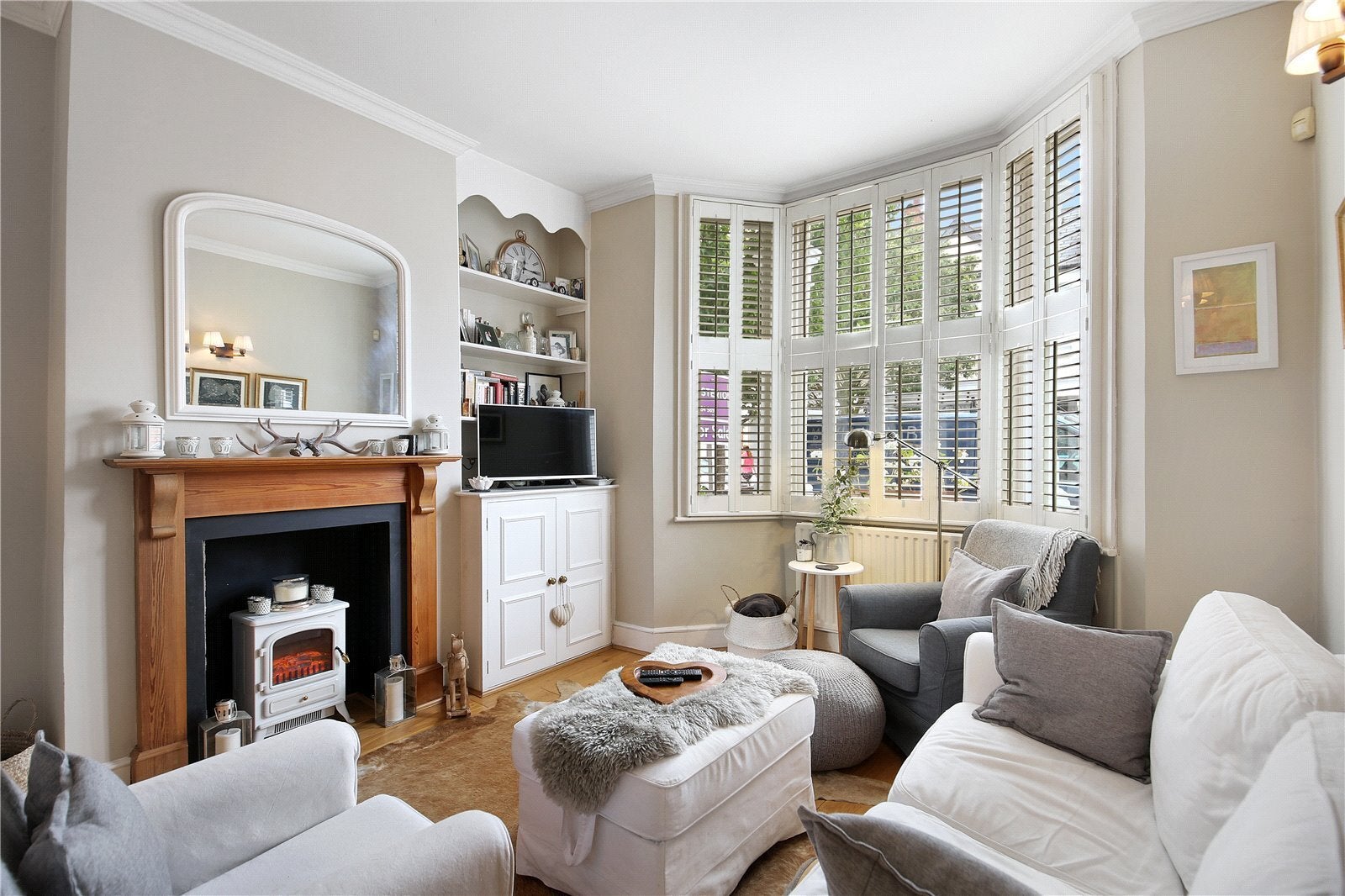Flat Rowallan Road in Greater London
