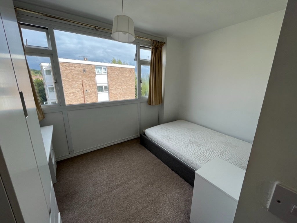Flat Alpine Court in Kenilworth