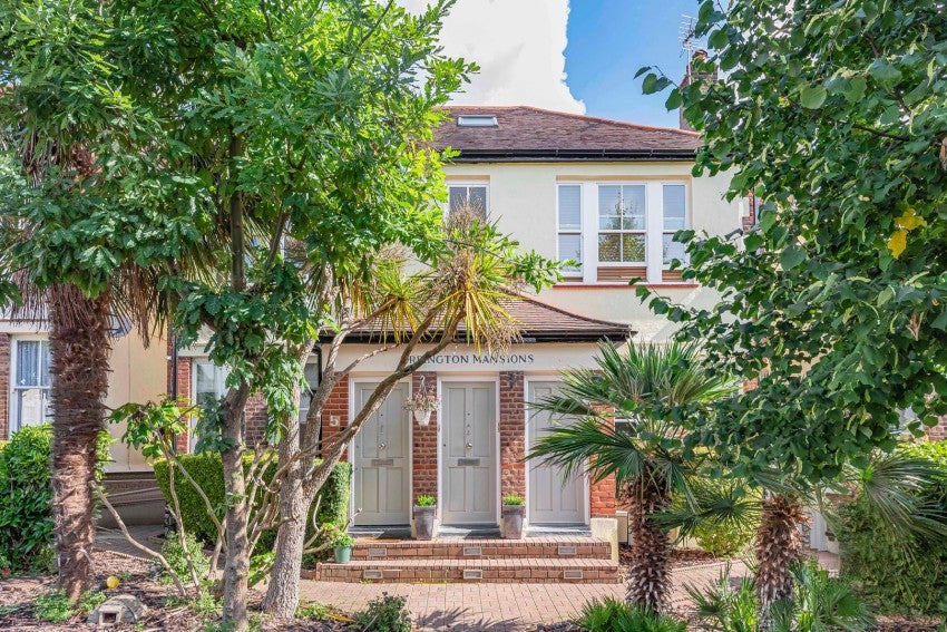 Flat Orpington Road in Greater London
