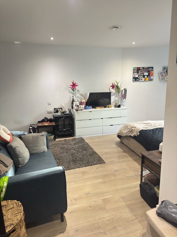 Flat Tandy Place in Greater London