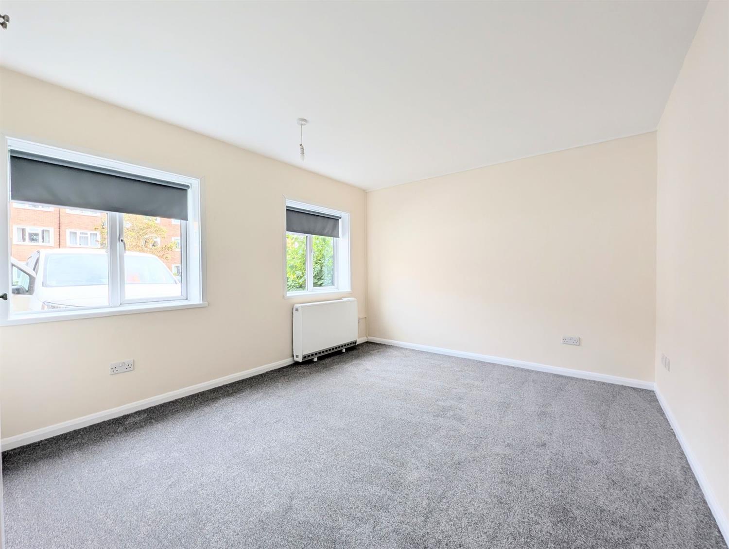 Flat Bishopric in Horsham