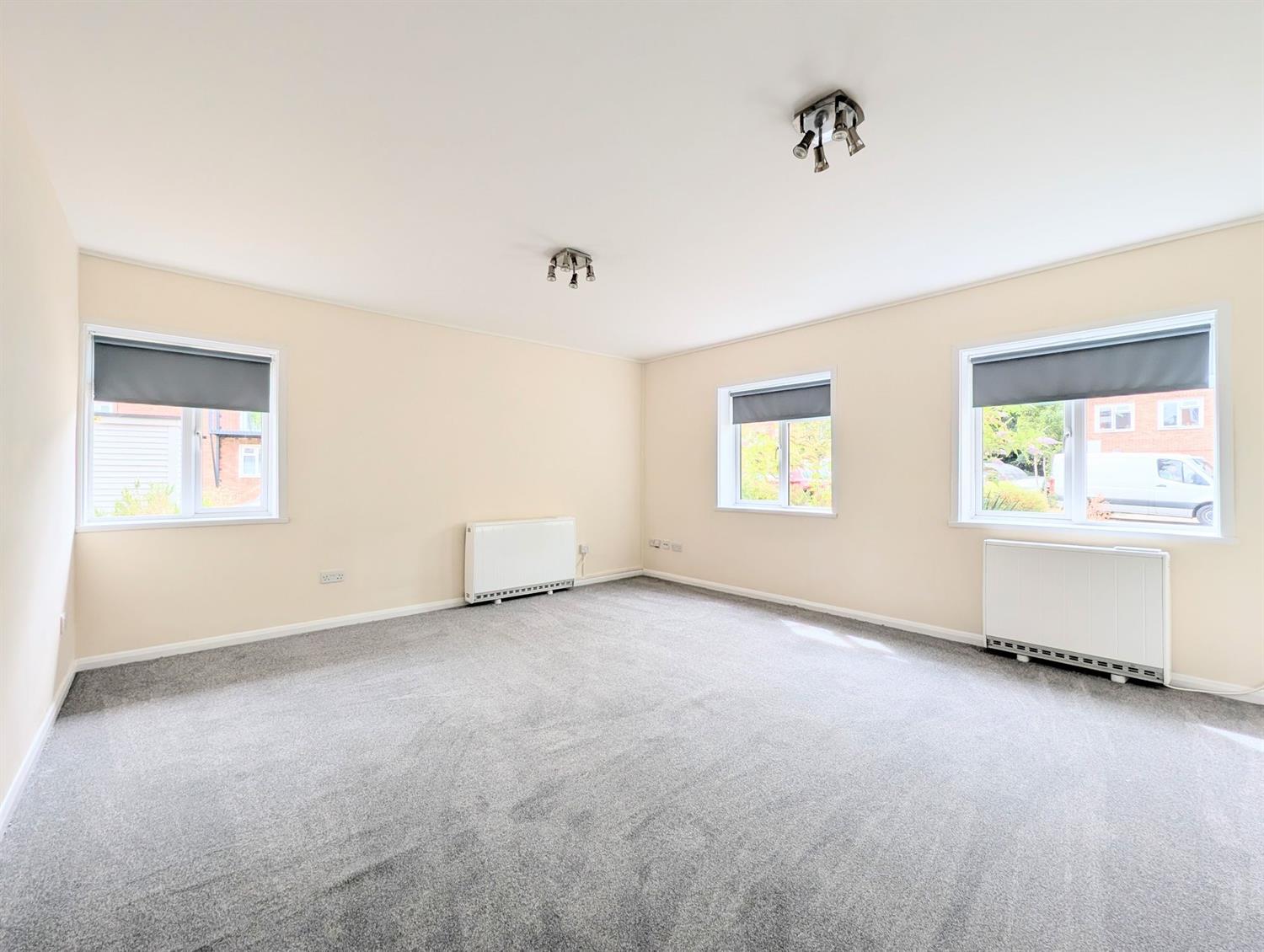 Flat Bishopric in Horsham