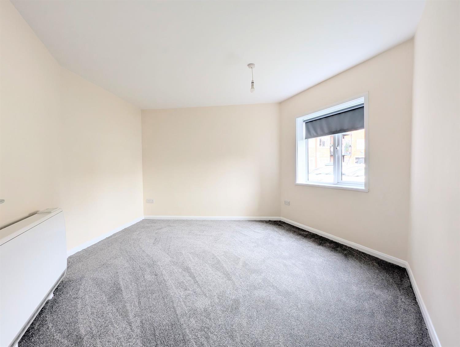 Flat Bishopric in Horsham