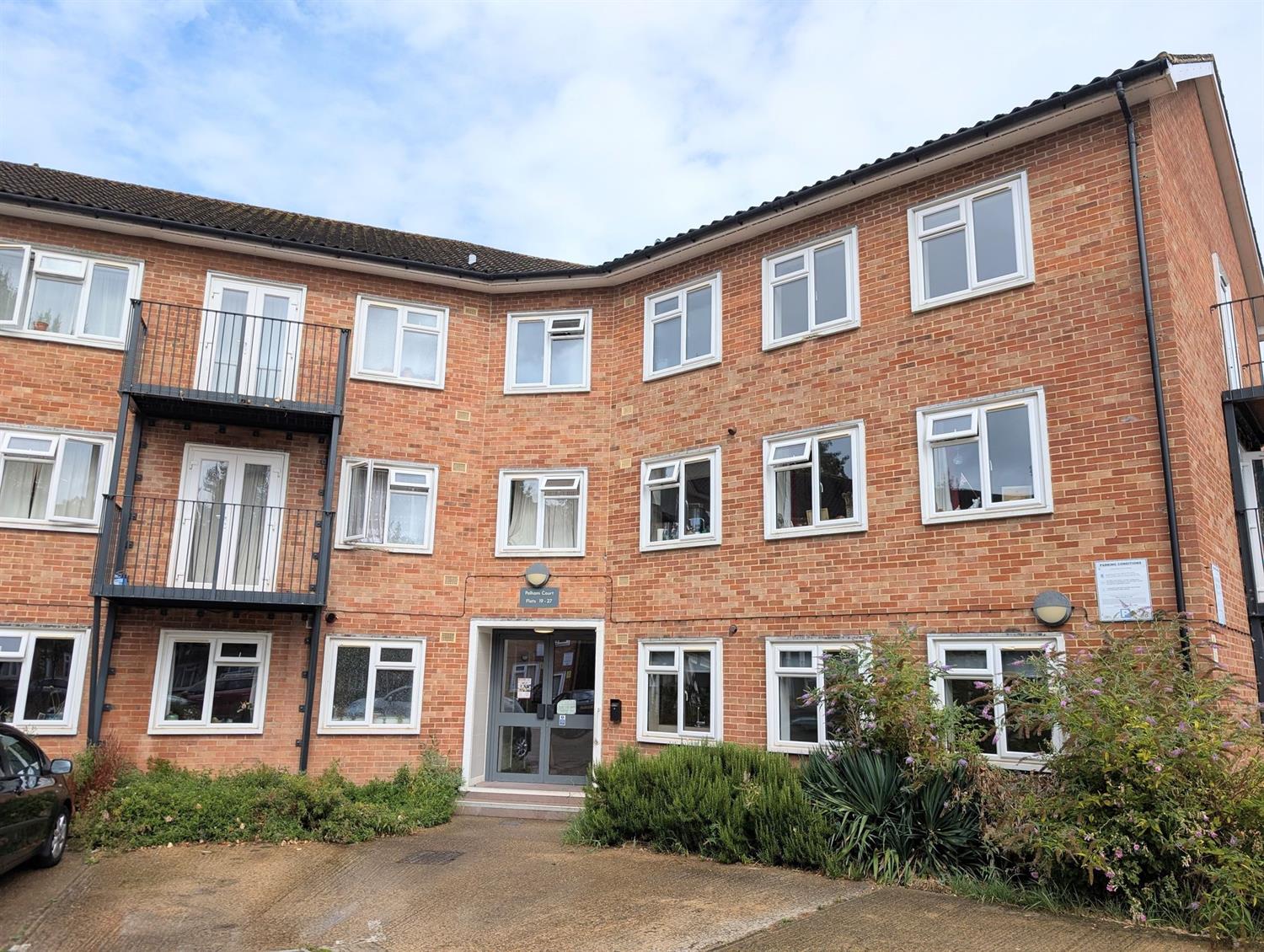 Flat Bishopric in Horsham
