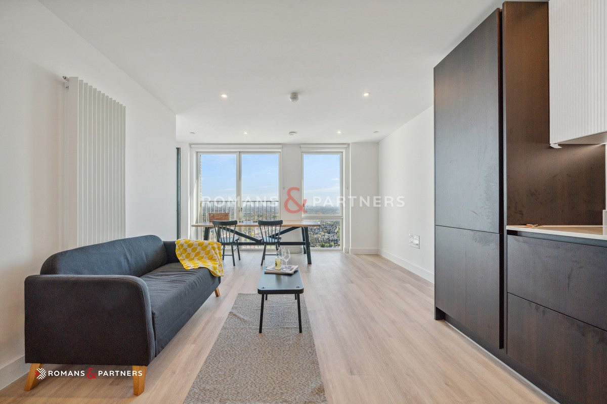 Flat Westbourne Avenue in Greater London