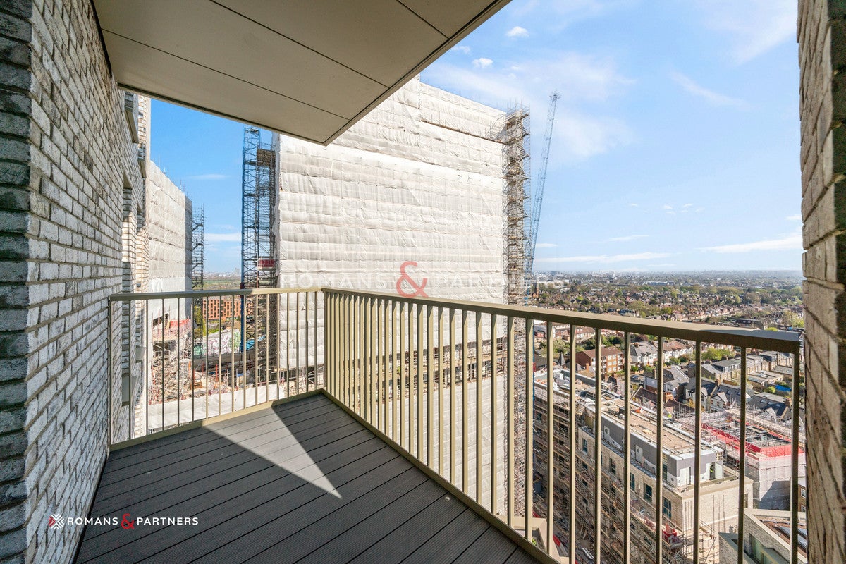 Flat Westbourne Avenue in Greater London