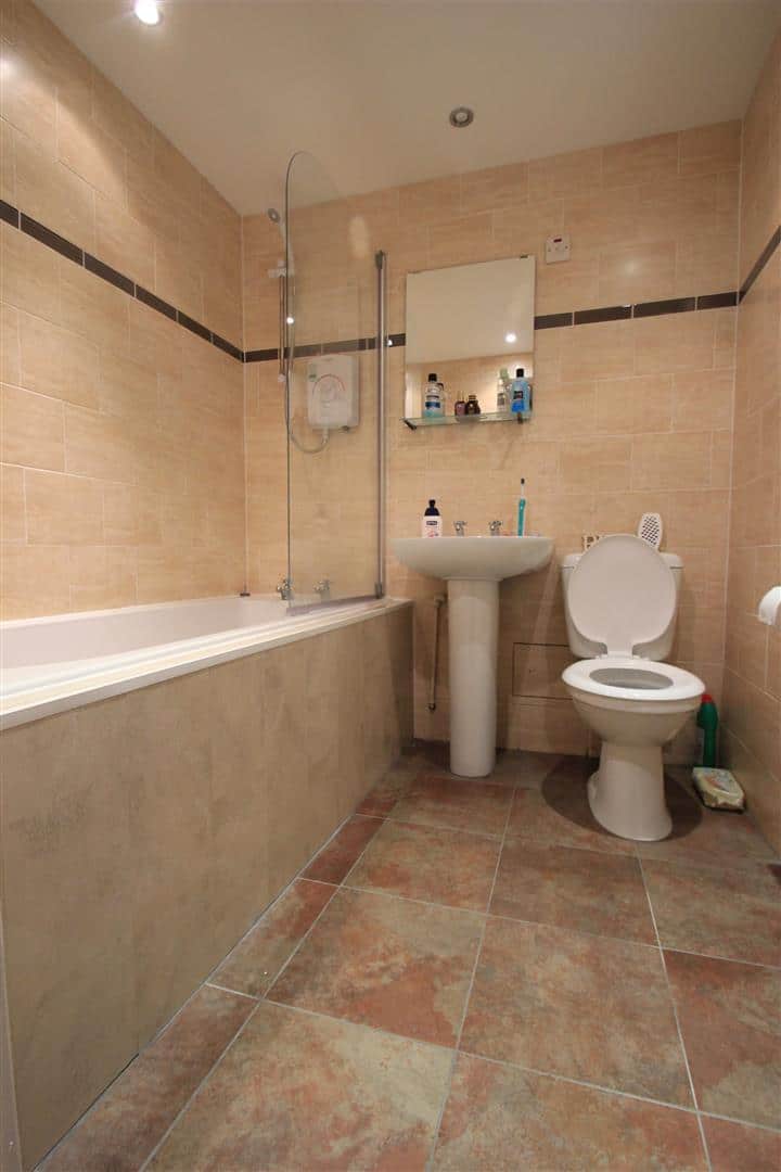 Flat New Kirk Road in Bearsden