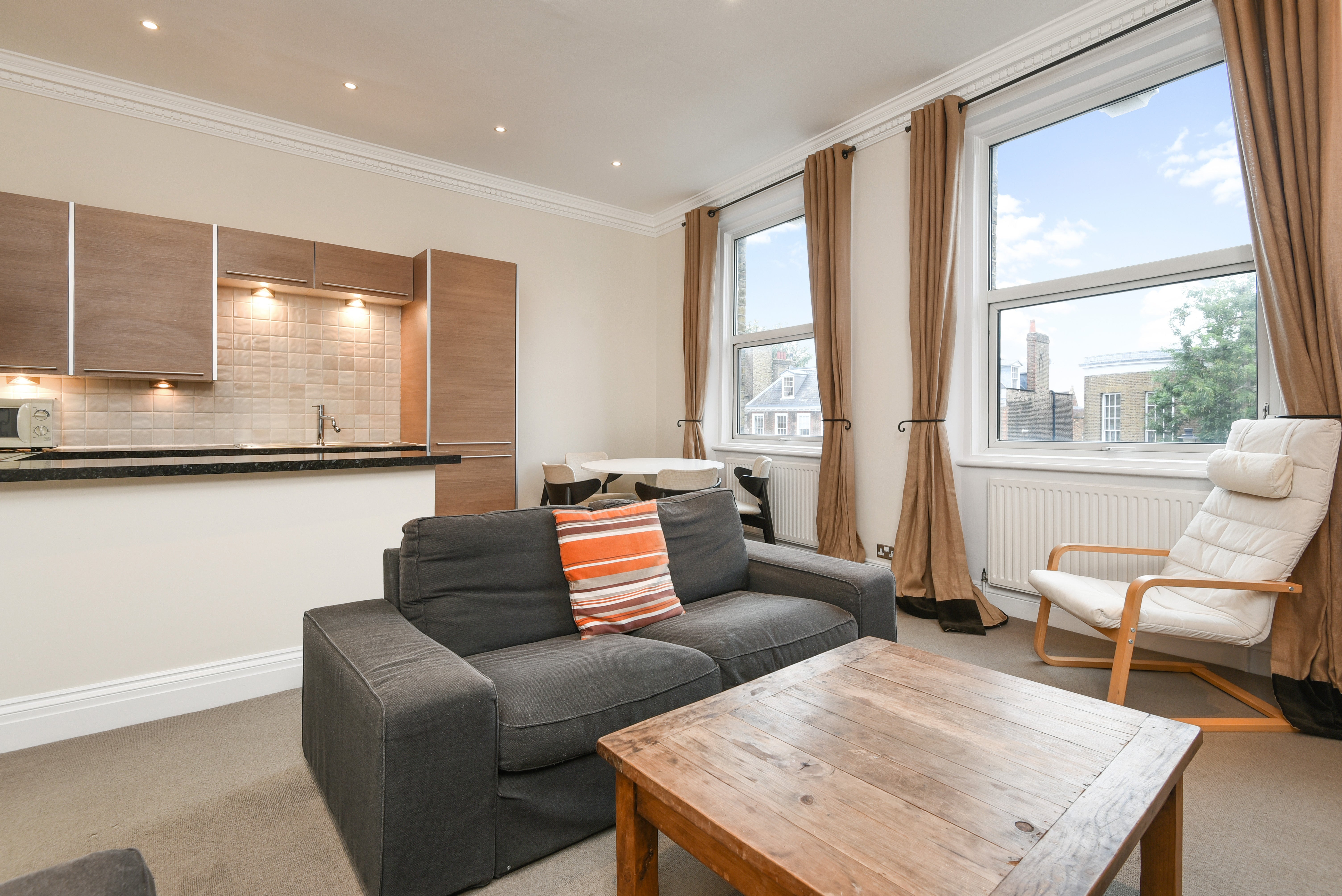 Flat Petersham Road in Greater London