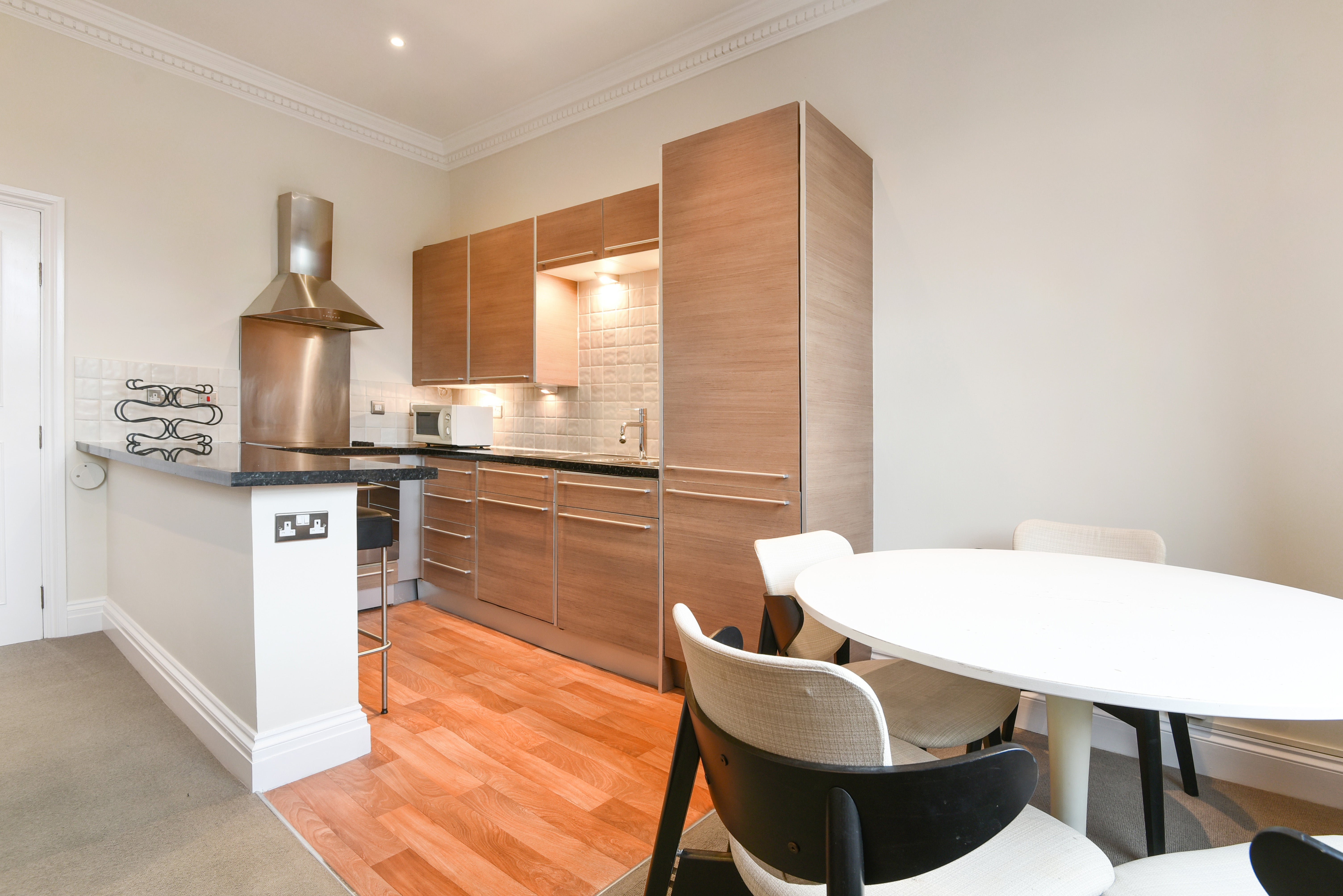 Flat Petersham Road in Greater London