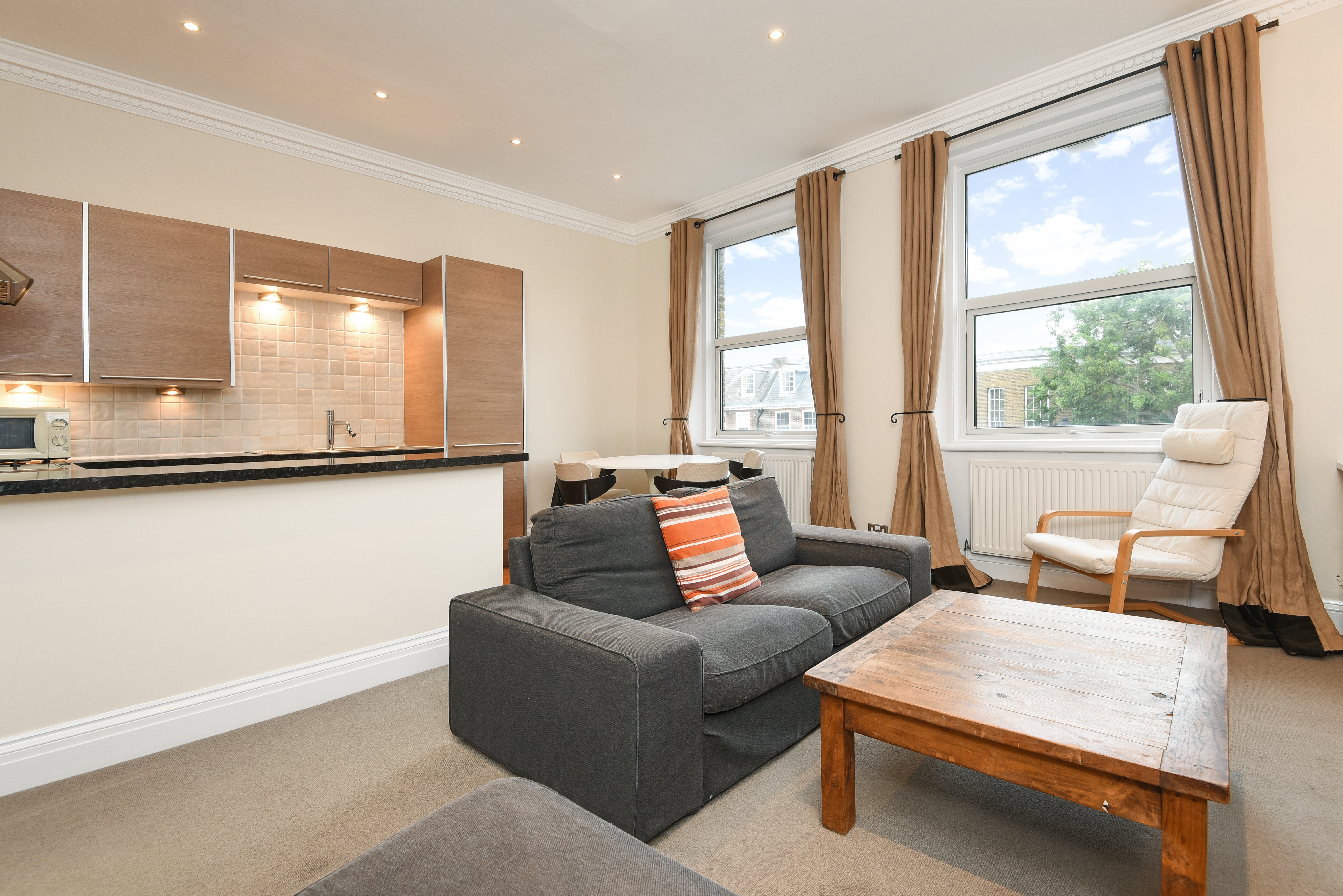 Flat Petersham Road in Greater London